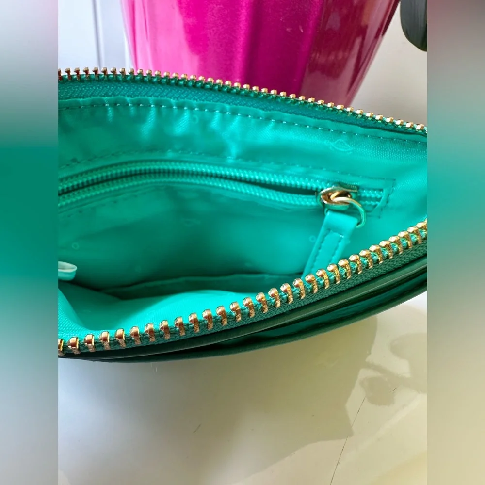 Carpisa Wristlet - Picture 5 of 6